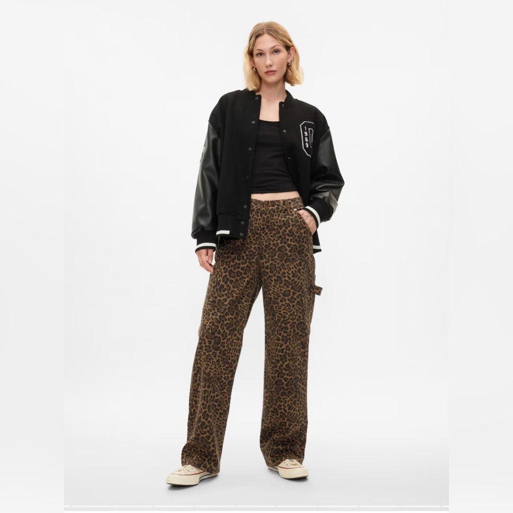 Mid Rise '90s Loose Leopard Cargo Jeans